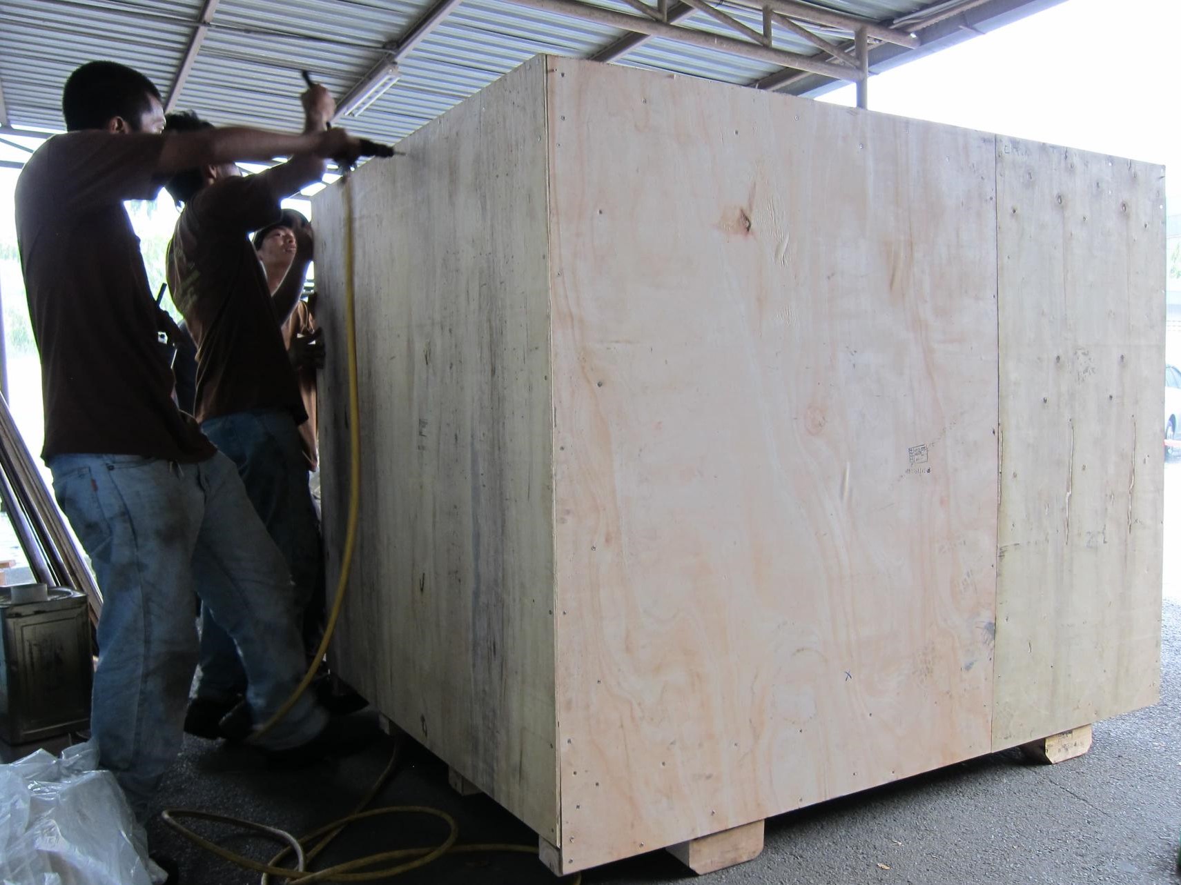 Crating & Uncrating Advance Machinery Movers